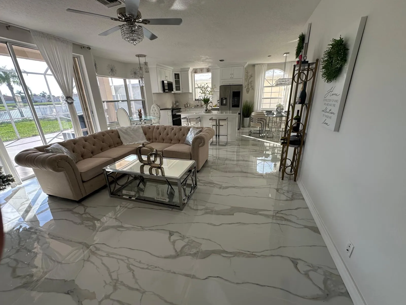 Large-format marble-look porcelain tile flooring in a Port St Lucie living room